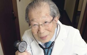 Uno obtiene energía no de la comida y el sueño, sino de la diversión - Consejos de longevidad del Dr. Hinohara
