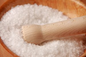 Salt compresses that cure even cancer and tumors
